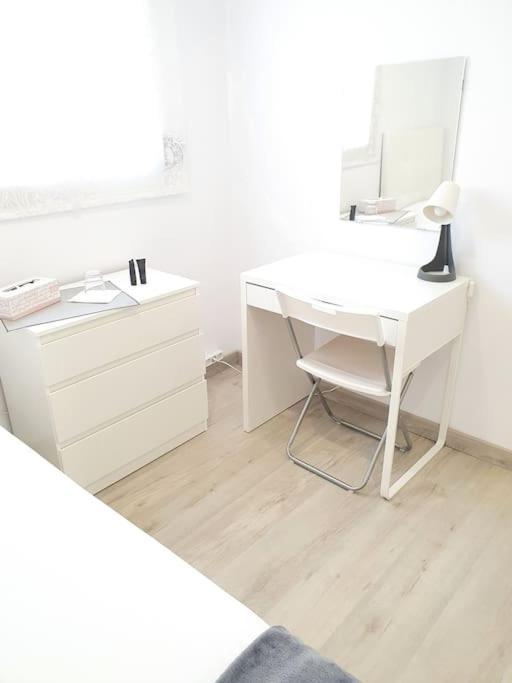 Habitaciones Bonitas Y Comodas โอสปิตาเล็ต เดอ โยเบรกัต ภายนอก รูปภาพ
