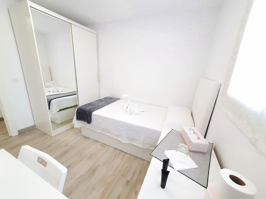Habitaciones Bonitas Y Comodas โอสปิตาเล็ต เดอ โยเบรกัต ภายนอก รูปภาพ