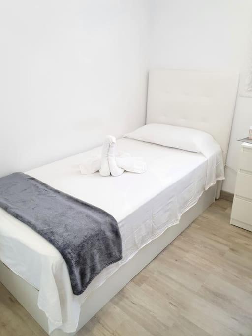 Habitaciones Bonitas Y Comodas โอสปิตาเล็ต เดอ โยเบรกัต ภายนอก รูปภาพ