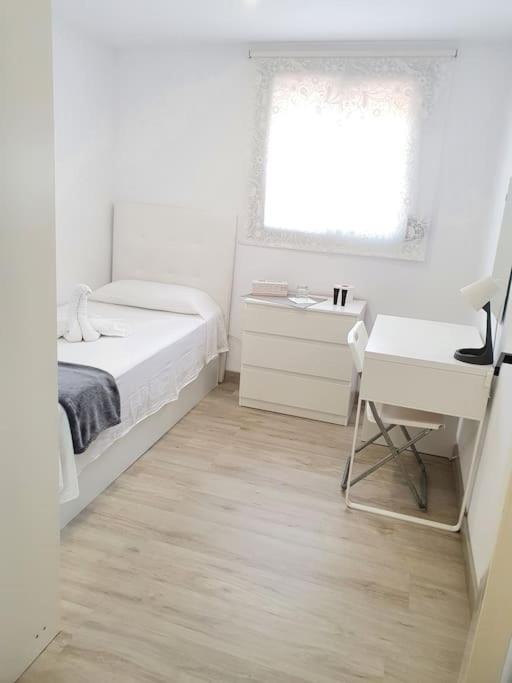 Habitaciones Bonitas Y Comodas โอสปิตาเล็ต เดอ โยเบรกัต ภายนอก รูปภาพ