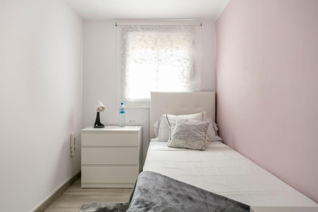 Habitaciones Bonitas Y Comodas โอสปิตาเล็ต เดอ โยเบรกัต ภายนอก รูปภาพ