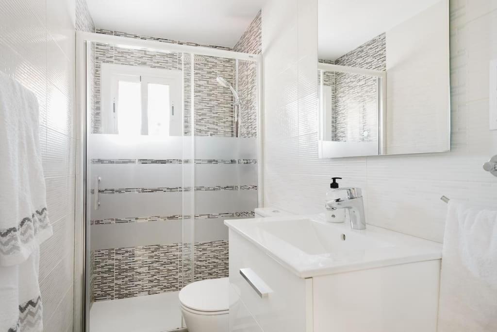Habitaciones Bonitas Y Comodas โอสปิตาเล็ต เดอ โยเบรกัต ภายนอก รูปภาพ